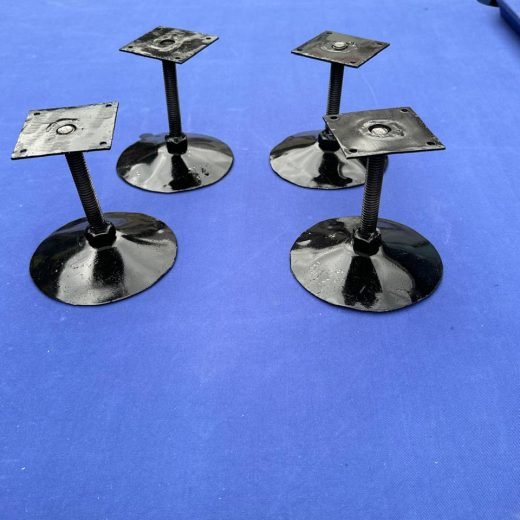 Stand feet